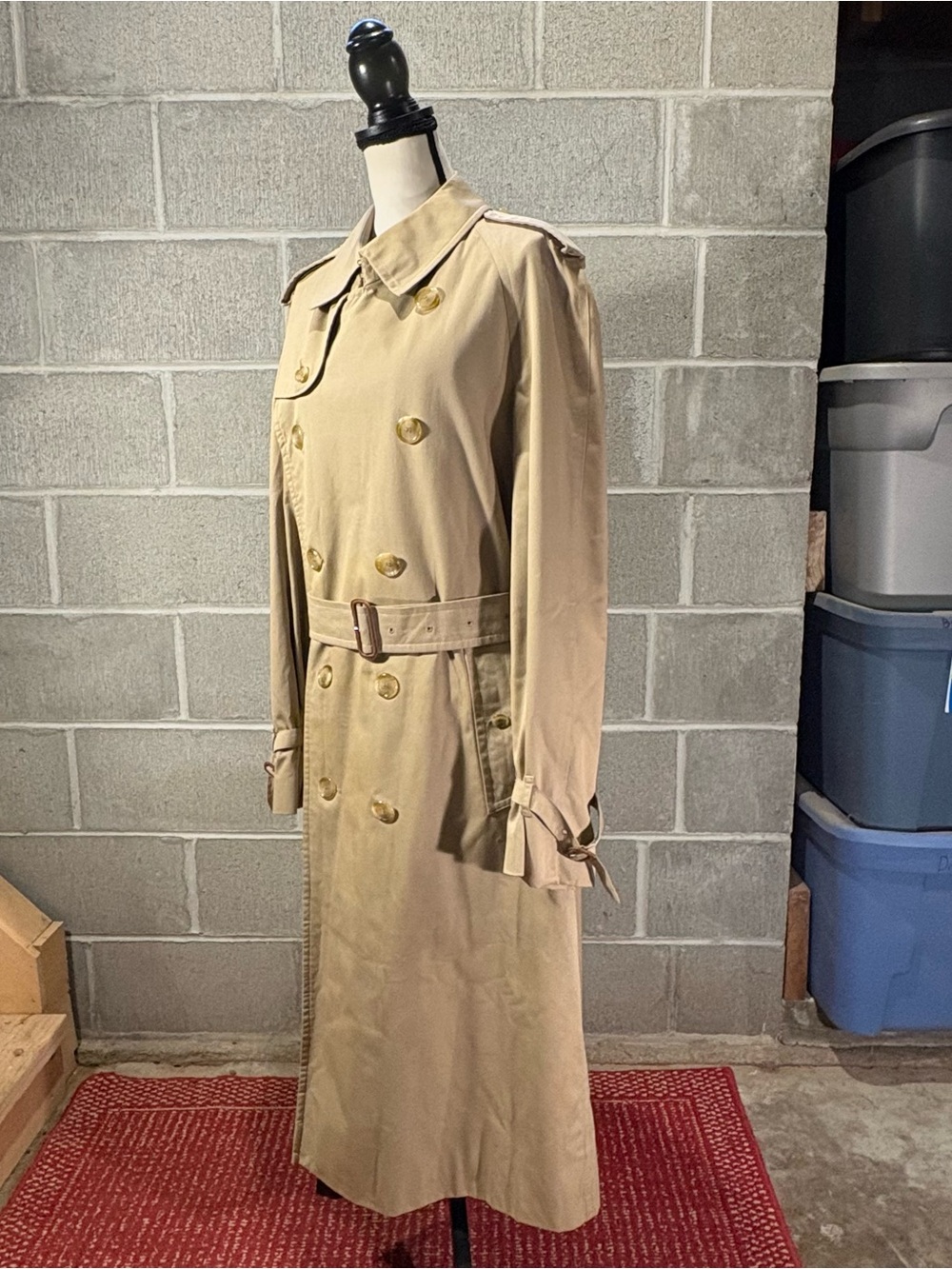 Burberry trench coat. - Picture 5 of 15